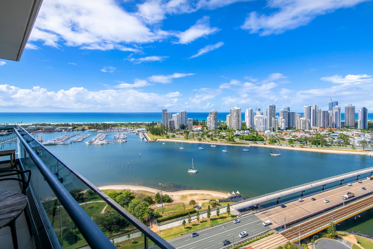 2510/2 Como Crescent, Southport