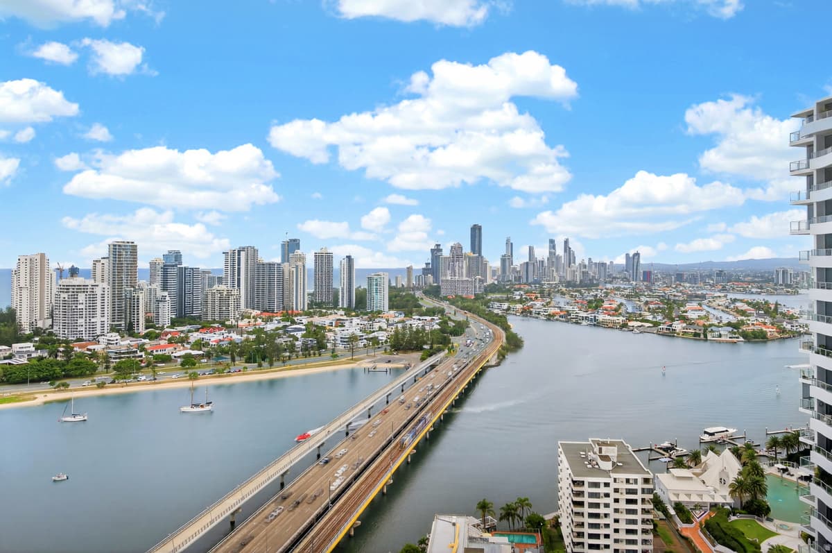 2510/2 Como Crescent, Southport