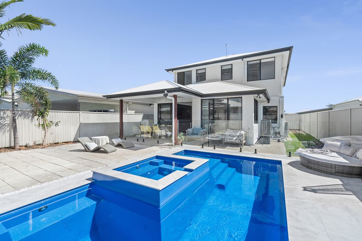 8 Mosman Court, Baringa