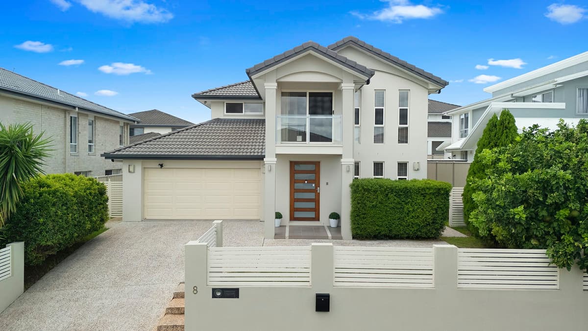 8 Golden Place, Robertson