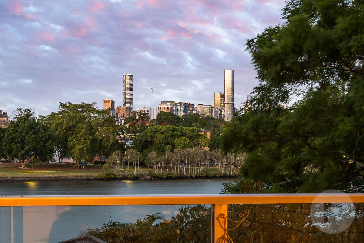 6/82 Sandford Street, St Lucia