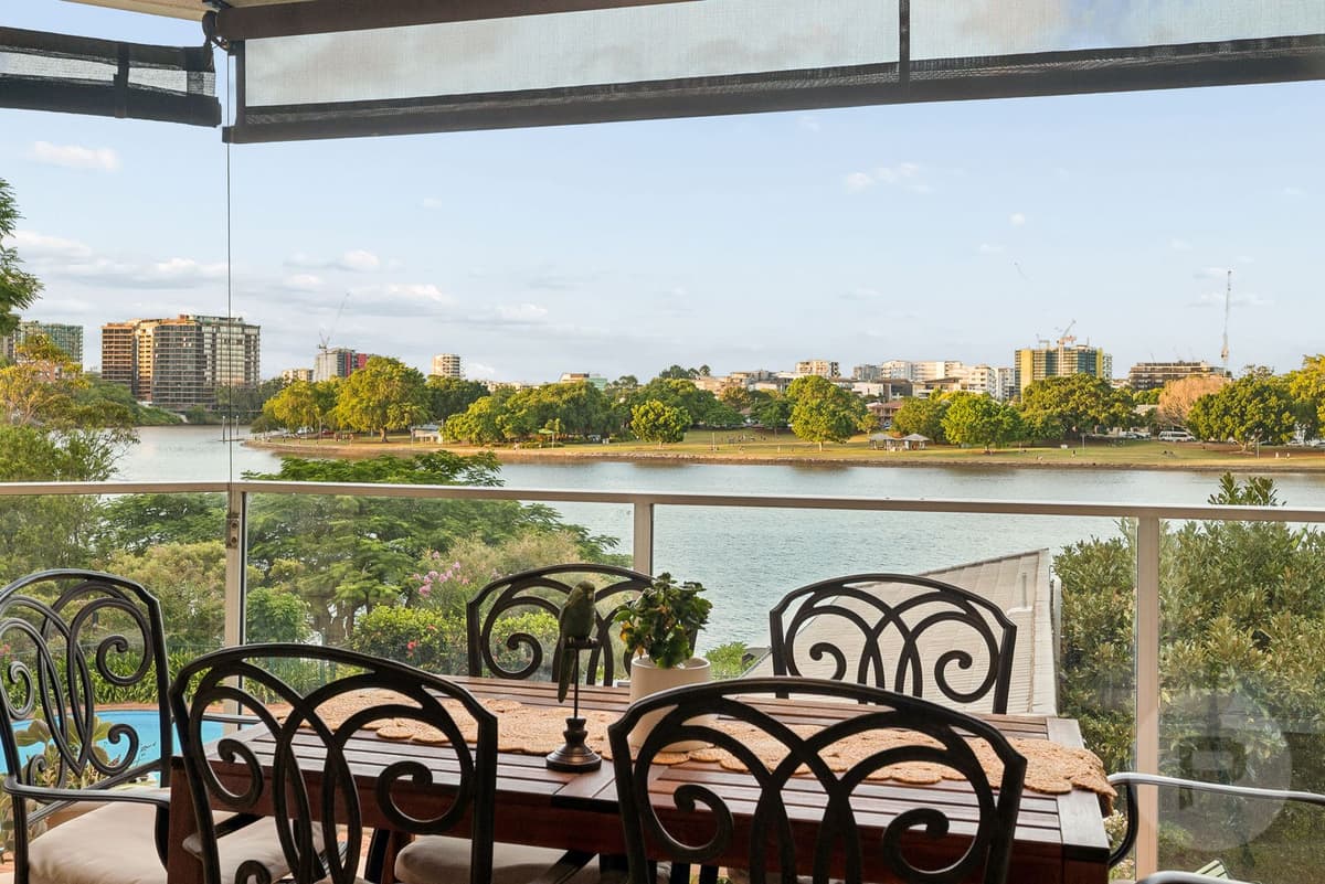 6/82 Sandford Street, St Lucia