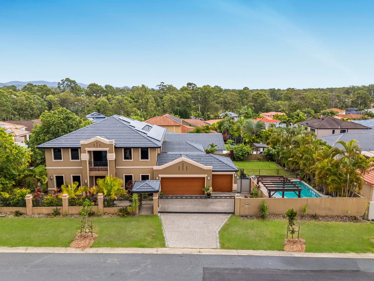 1 Parnham Court, Arundel
