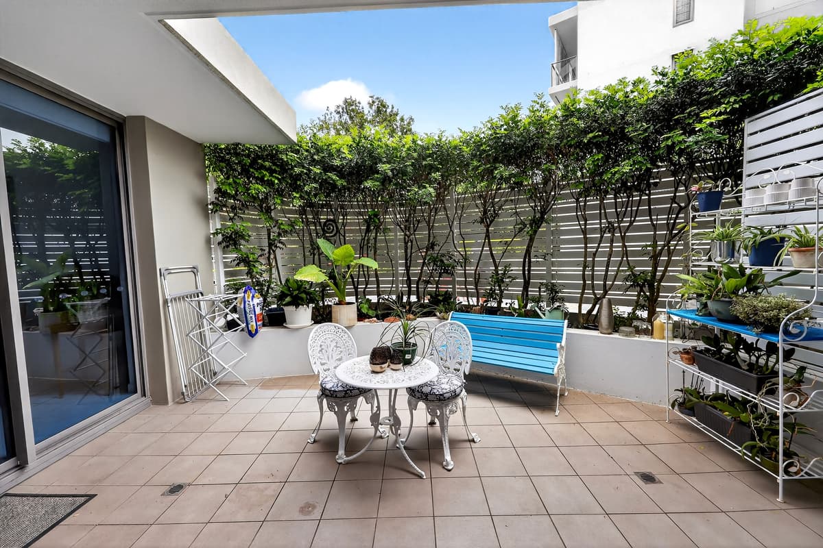 1001/438 Marine Parade, Biggera Waters