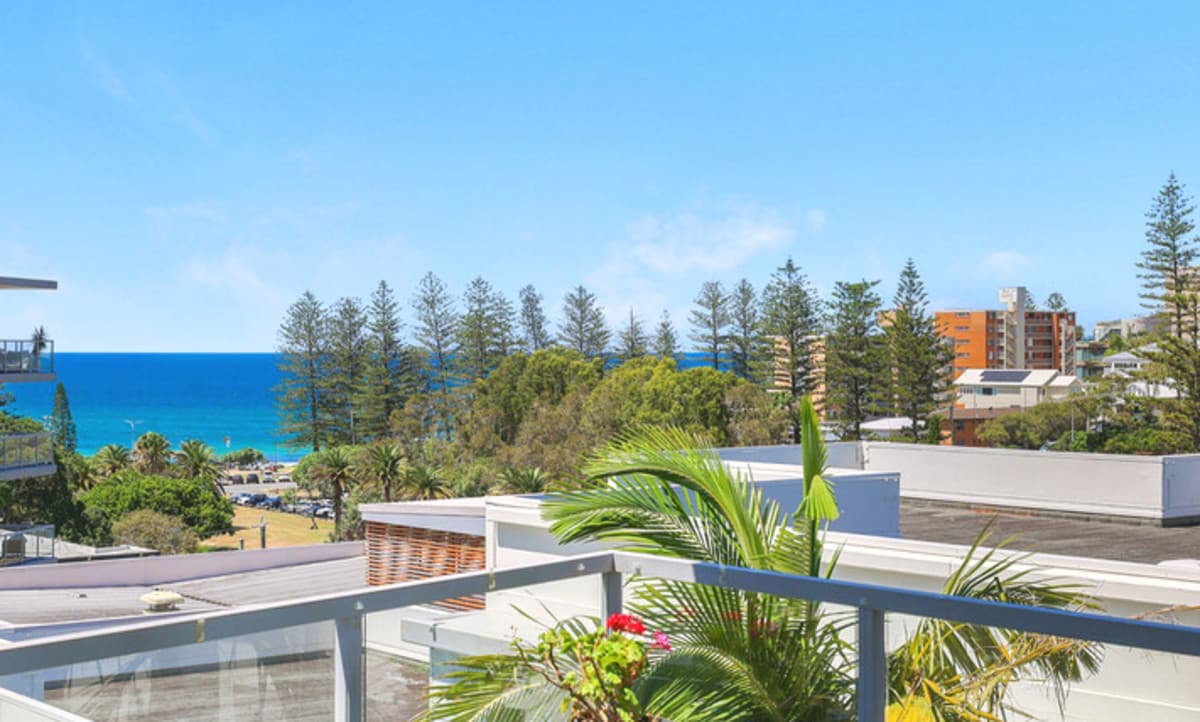 2062/1 Ocean Street, Burleigh Heads