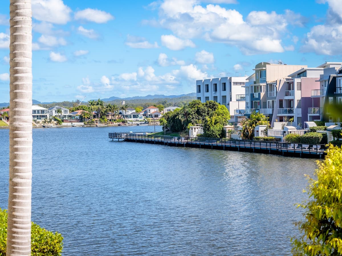 2/251 Varsity Parade, Varsity Lakes