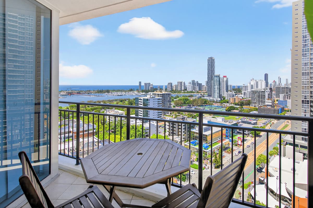 1176/56 Scarborough Street, Southport