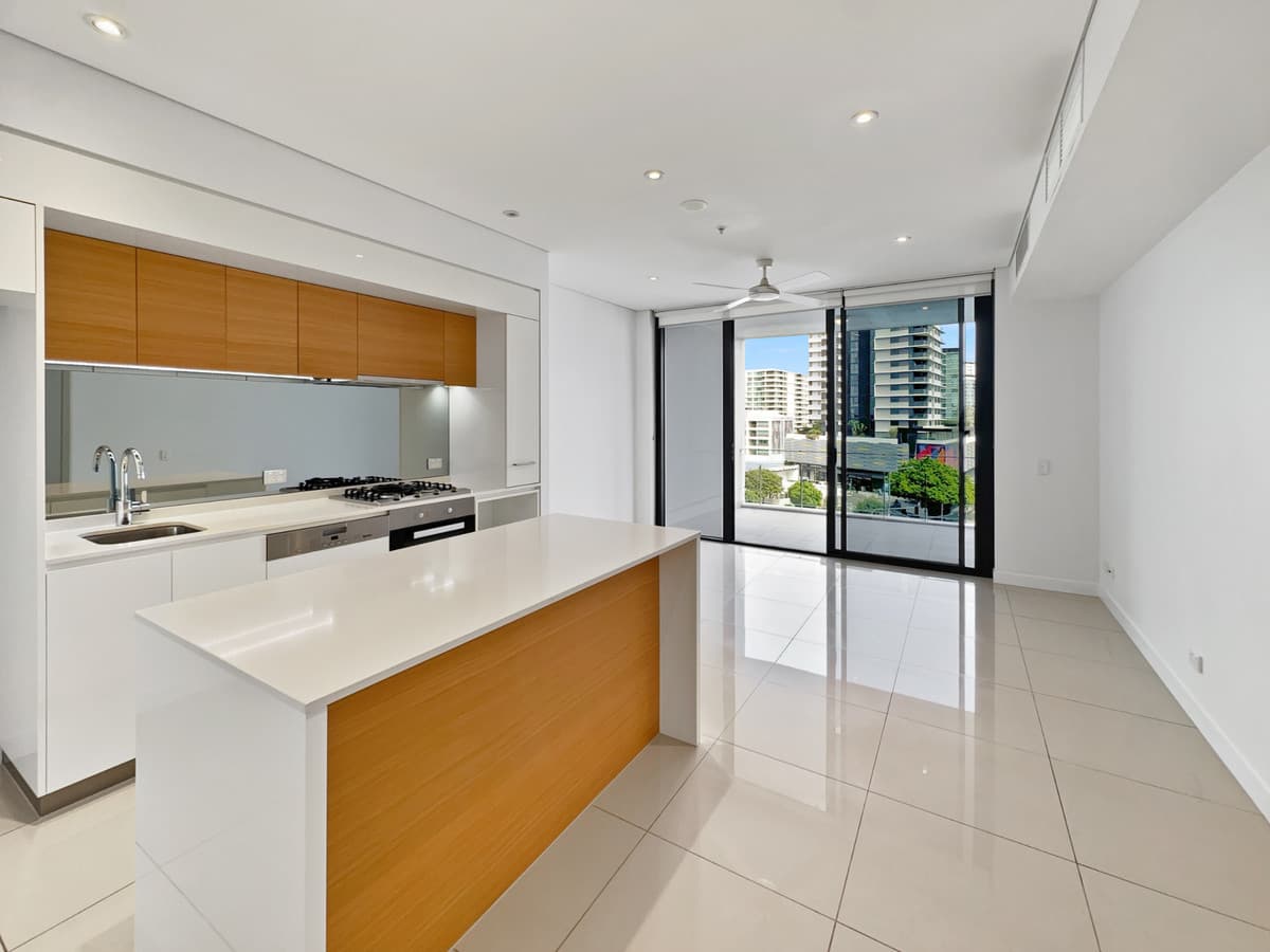 3064/37 Finnegan Street, Hamilton