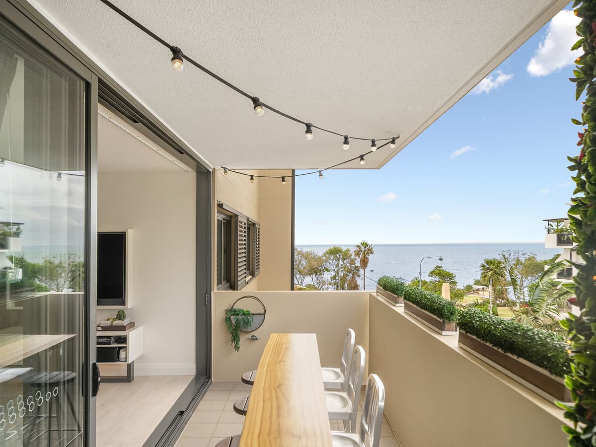302/99 Marine Parade, Redcliffe