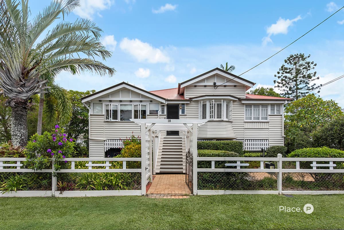 18 Gibson Crescent, Holland Park