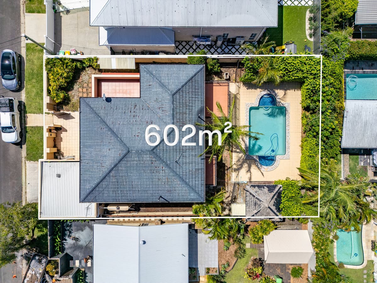 12 Raymond Avenue, Bundall