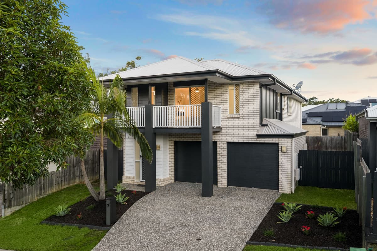 7 Foreshore Drive, Springfield Lakes