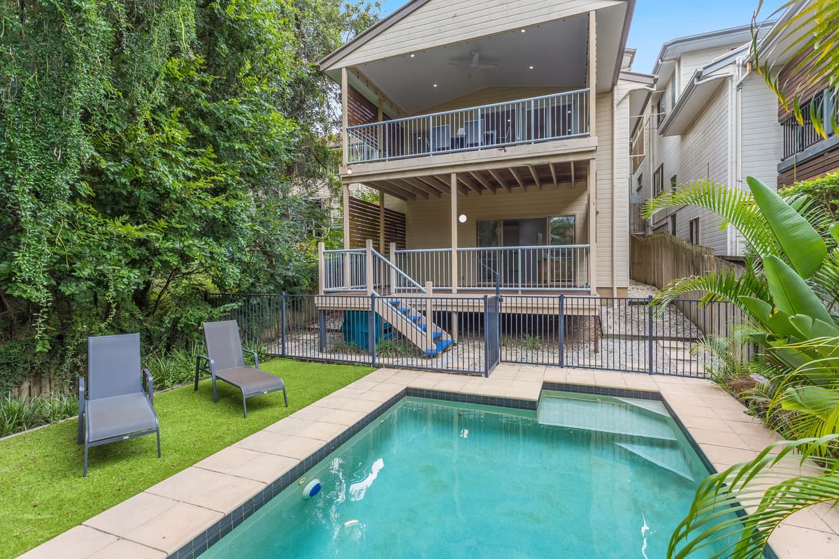 16 Oxford Terrace, Taringa