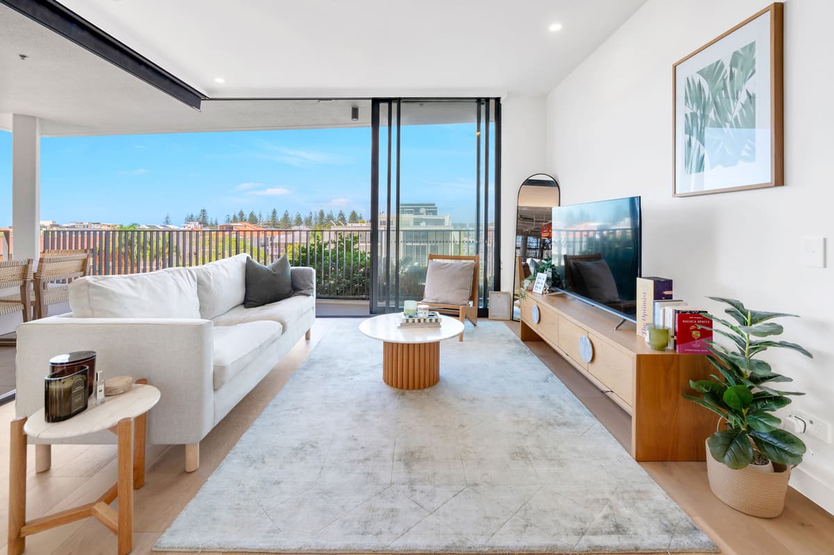 304/43 Peerless Avenue, Mermaid Beach