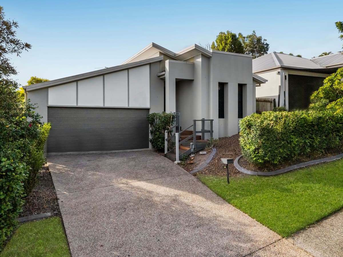 15 Greenwood Street, Springfield Lakes