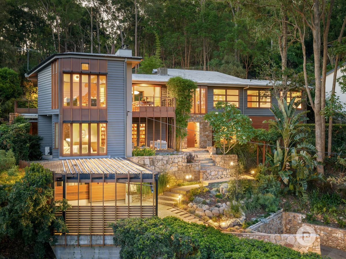 97 Outlook Crescent, Bardon