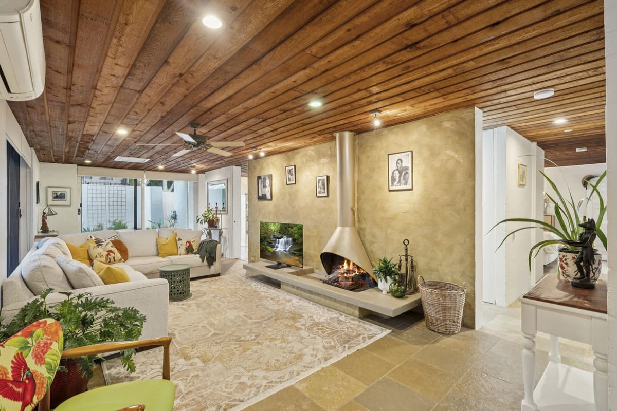 9 Lergessner Street, Biggera Waters