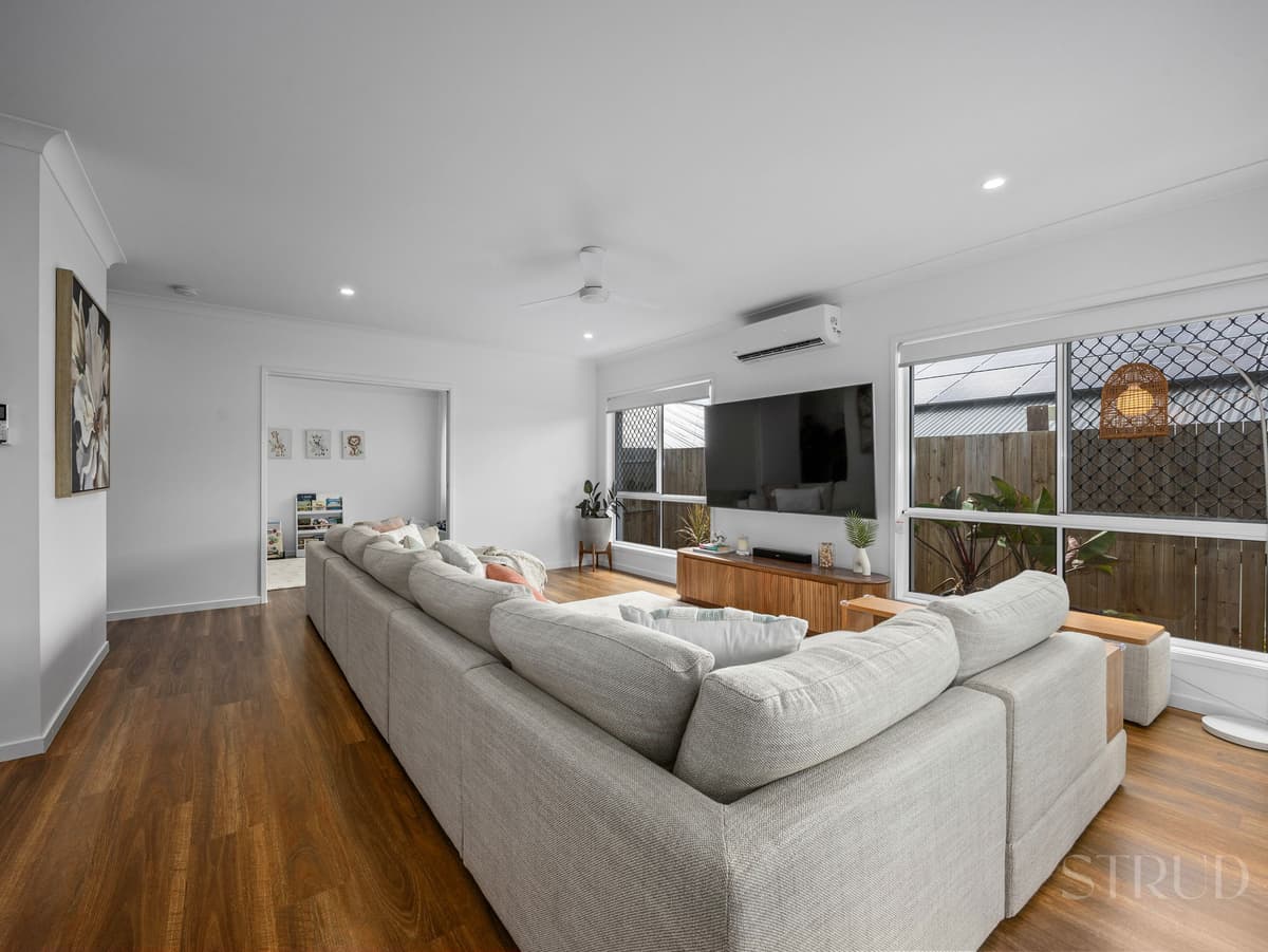 8 Forbes Court, Collingwood Park