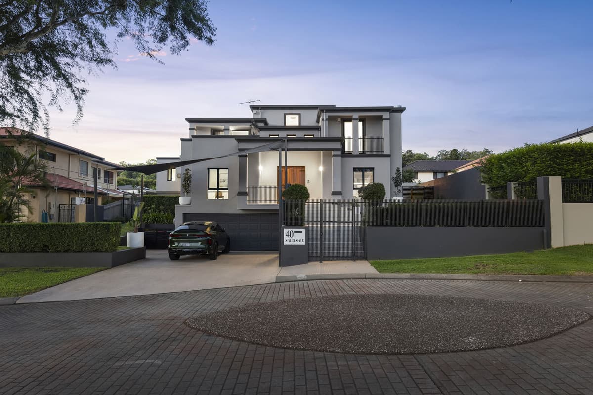40 Sunset Place, Carindale