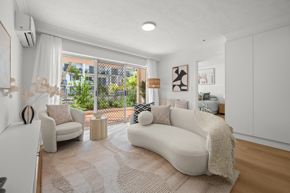 8/150 Marine Parade, Southport