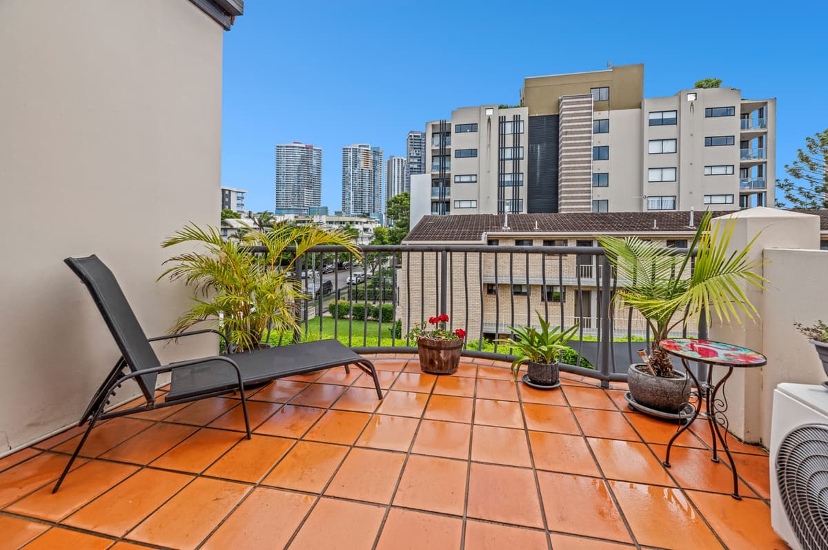 22/33-37 Lenneberg Street, Southport