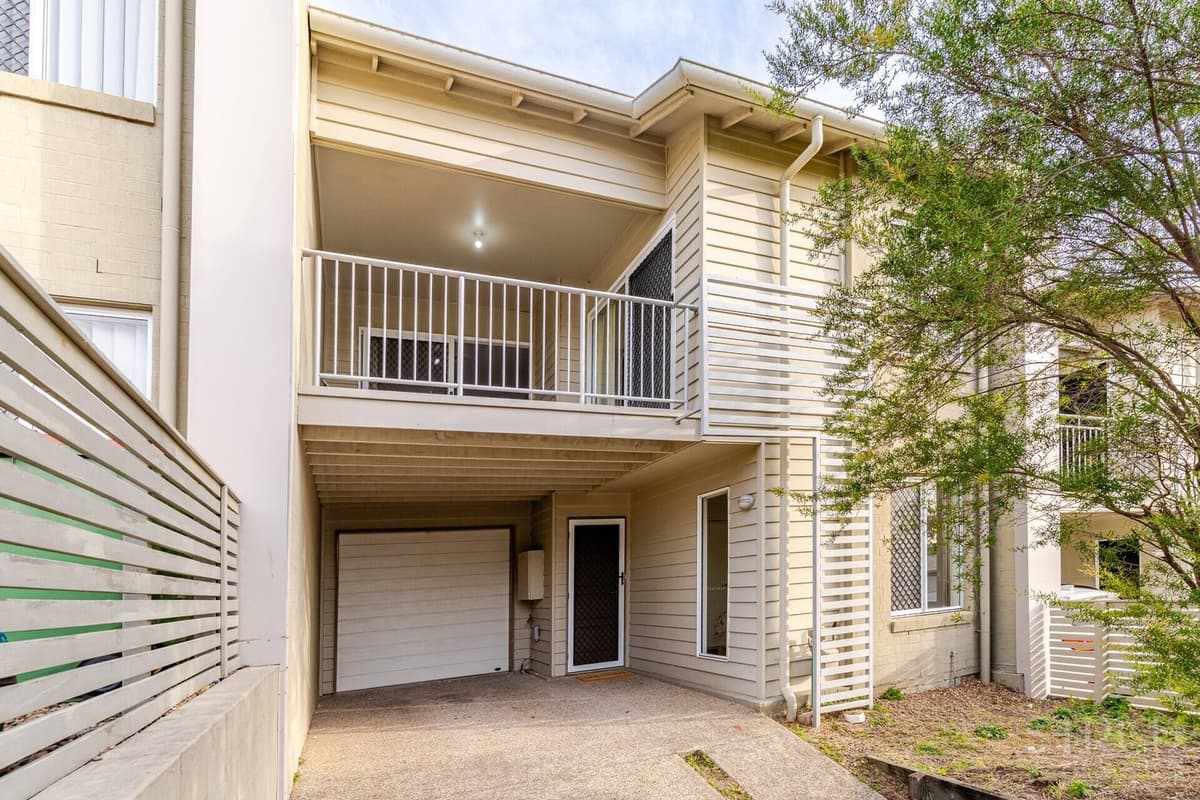 9 Carnarvon Avenue, Springfield Lakes