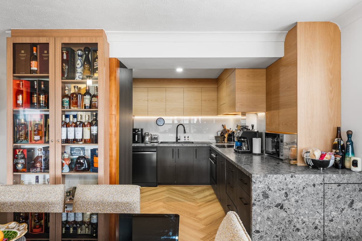 21/33-39 Hooker Boulevard, Broadbeach Waters