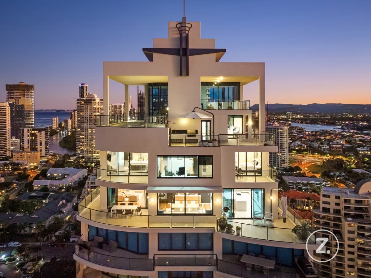 42/11 Peak Avenue, Main Beach