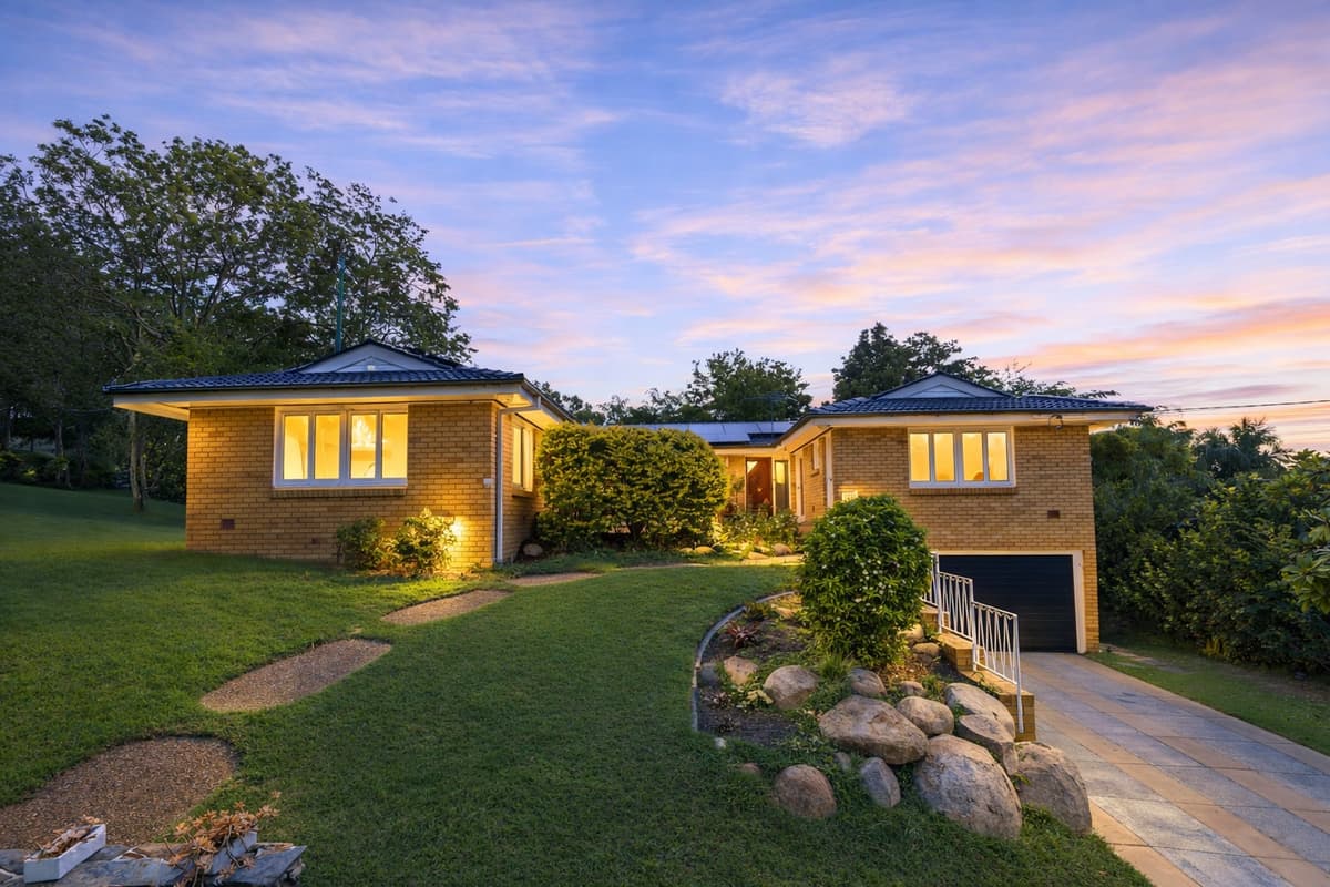 16 Crestview Street, Kenmore