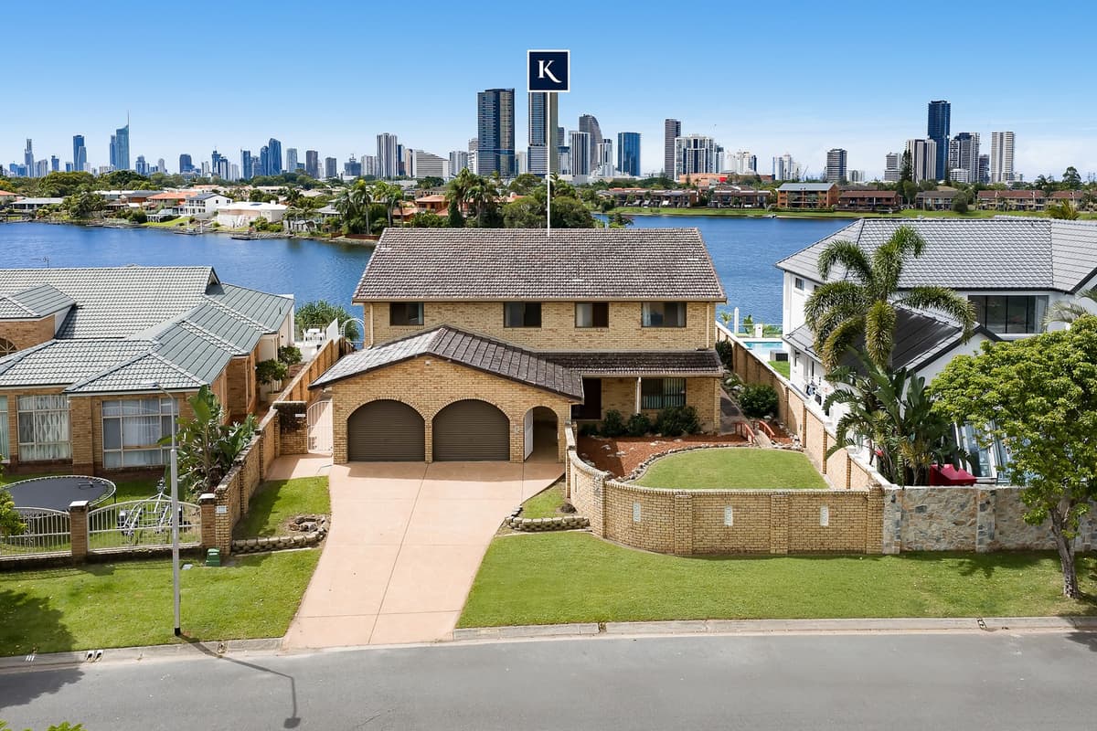 33 Intrepid Drive, Mermaid Waters