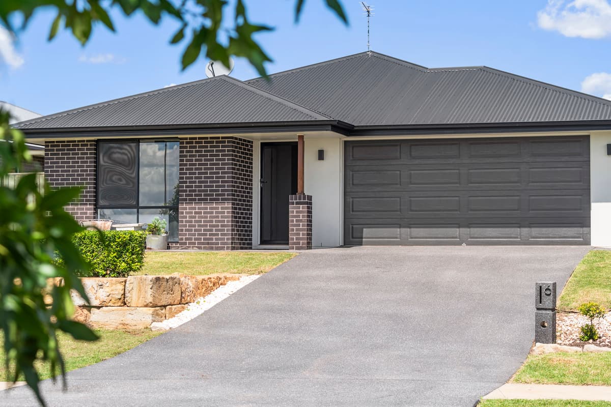 6 Whitewood Way, Cotswold Hills