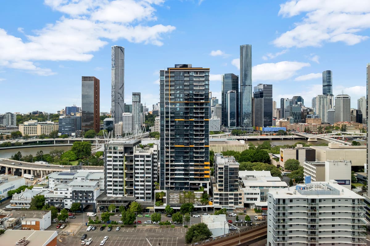 2002/19 Hope Street, South Brisbane