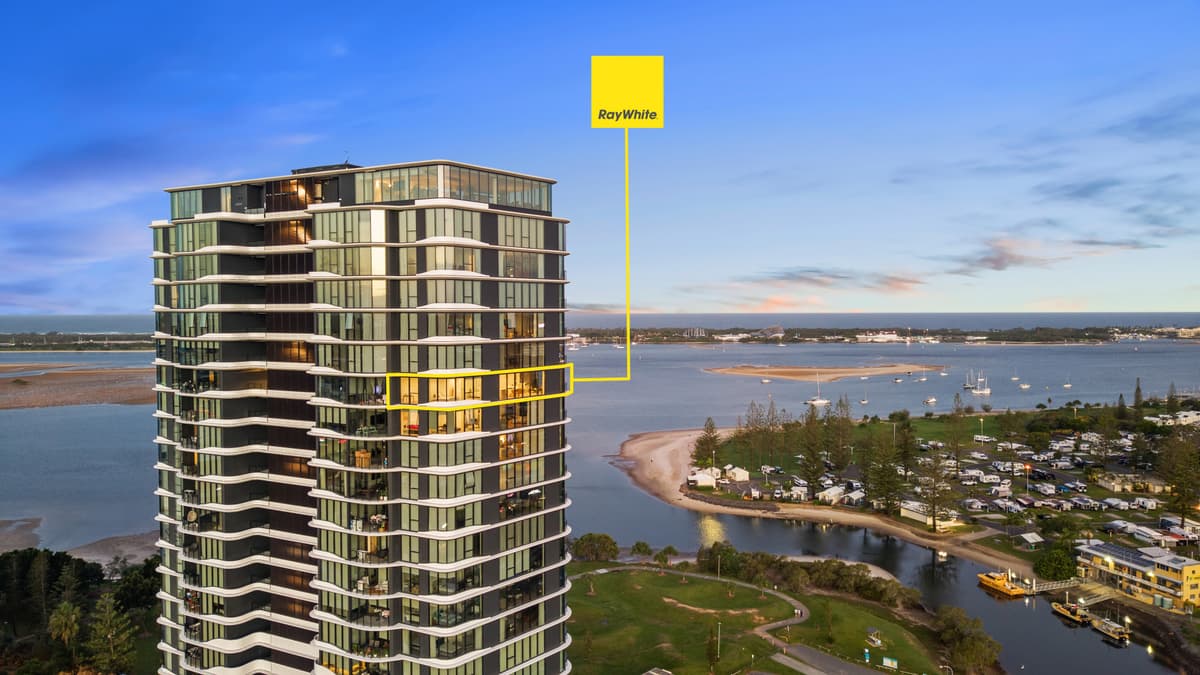 1907/180 Marine Parade, Labrador