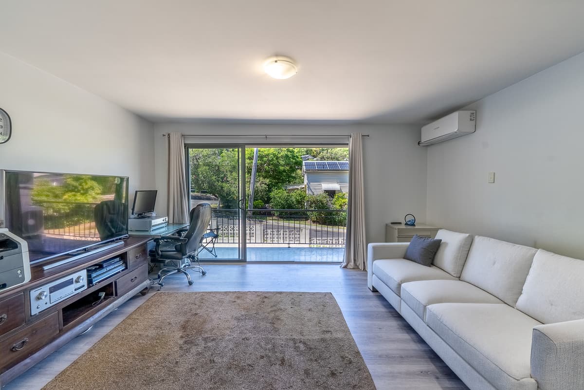 2/16 Wilkins Street East, Annerley