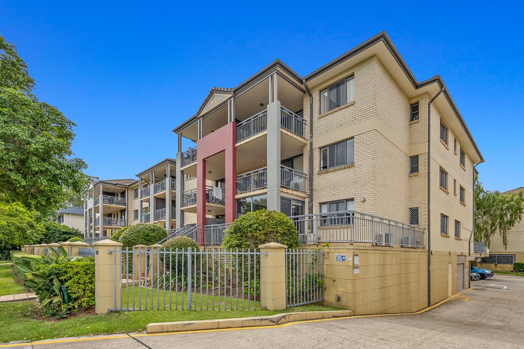 24/300 Sir Fred Schonell Drive, St Lucia