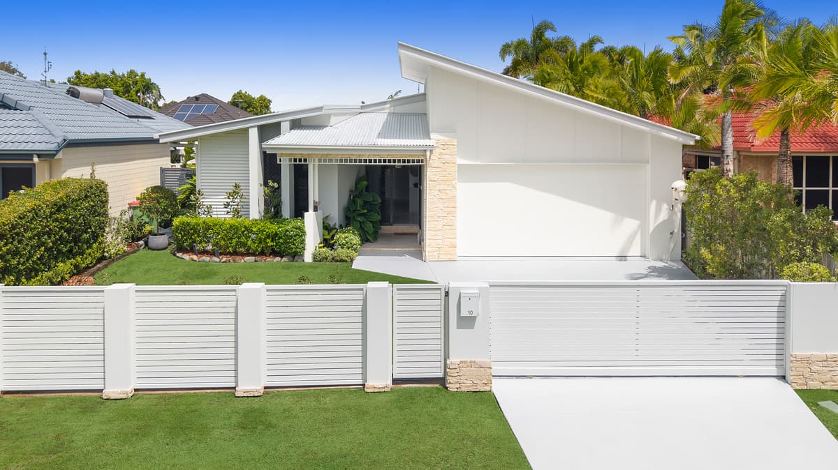 10 Lander Street, Pelican Waters