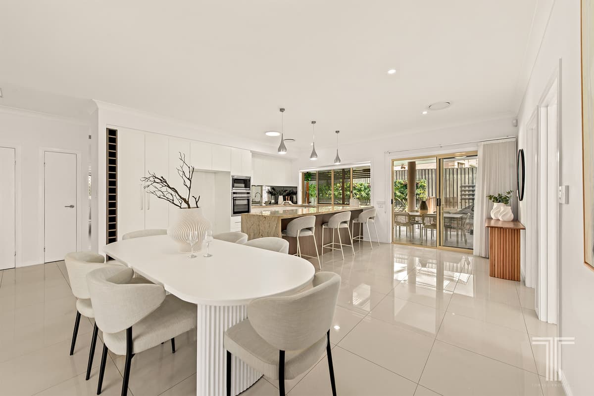 8 Barnstos Place, Carindale