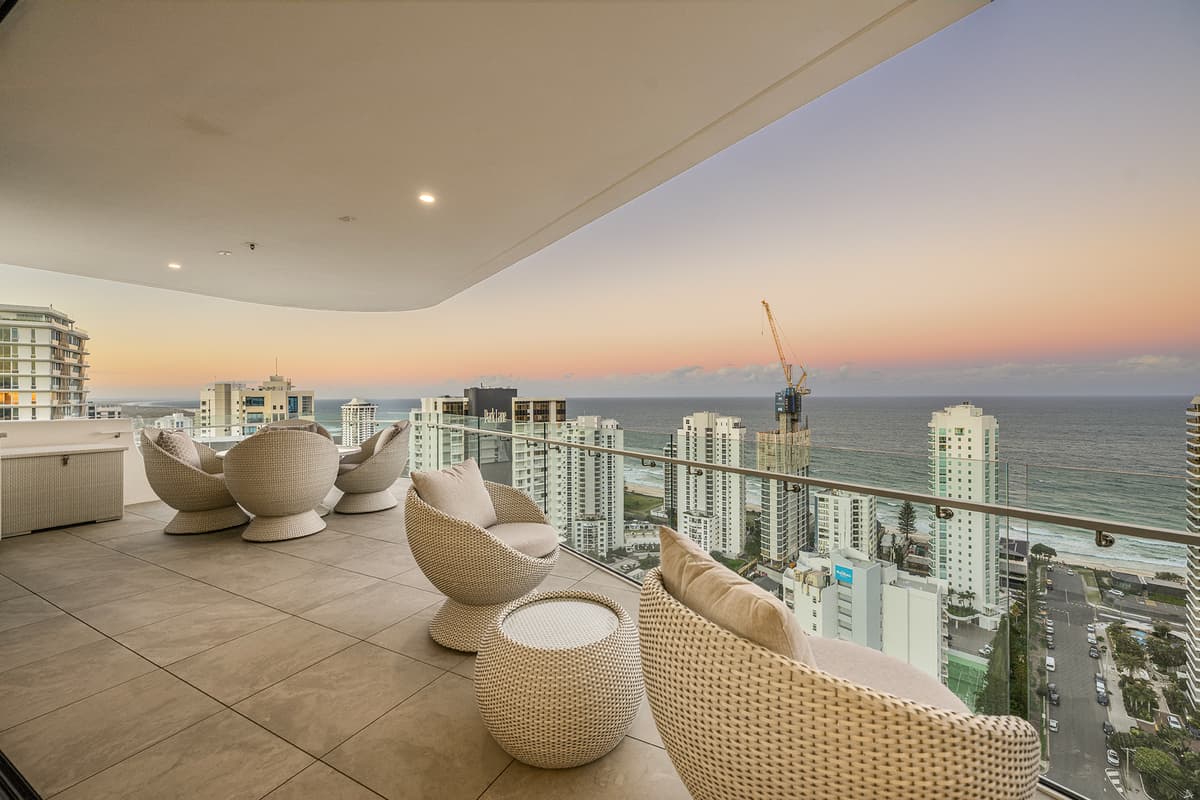 26/24 Woodroffe Avenue, Main Beach