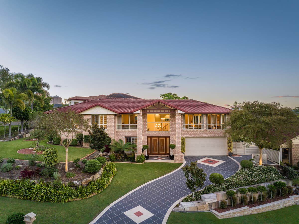 2 Roberts Court, Brookfield