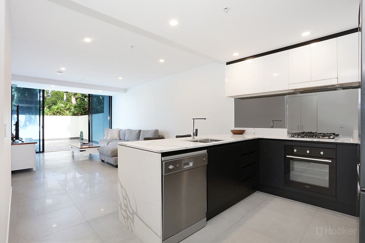 5107/5 Harbour Side Court, Biggera Waters