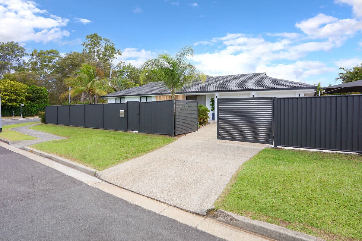 2 Burrendong Road, Coombabah