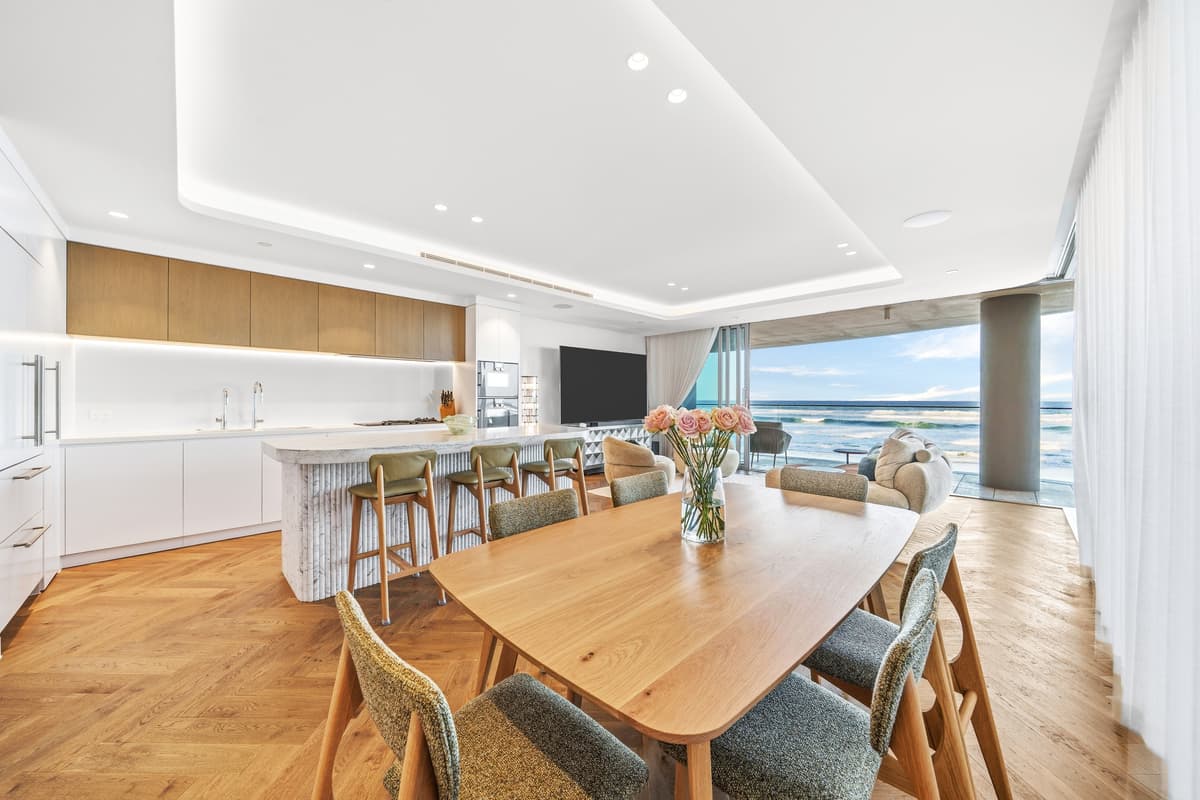 2/3519 Main Beach Parade, Main Beach