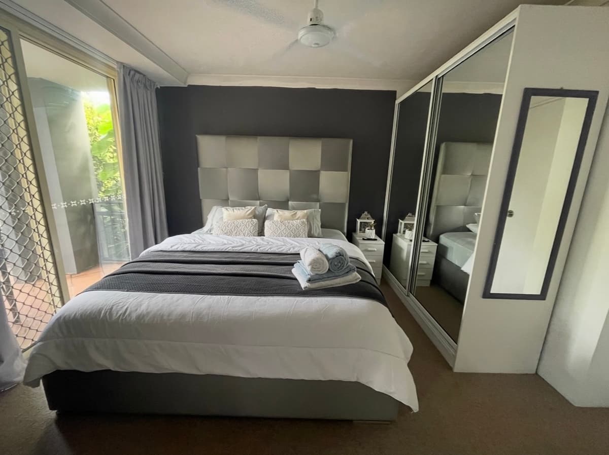 1/1-8 Paradise Island, Surfers Paradise