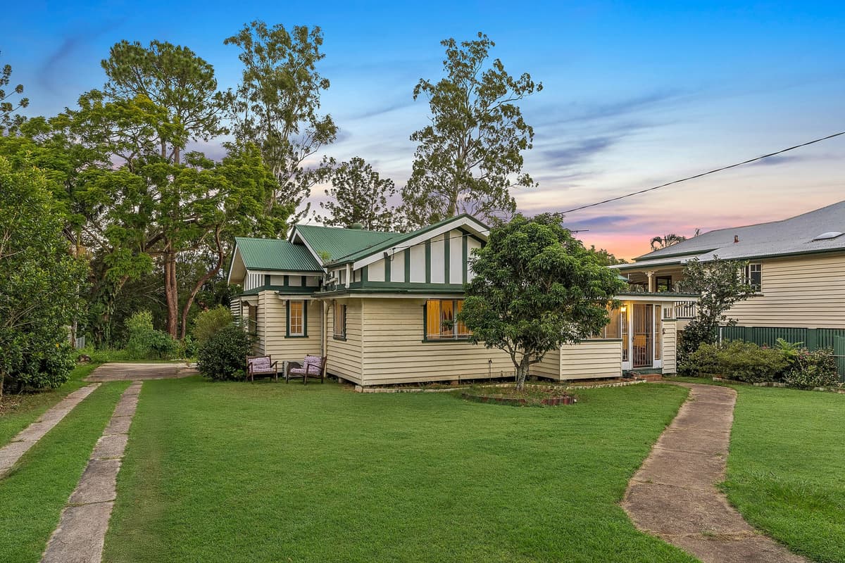 27 Verney Road West, Graceville