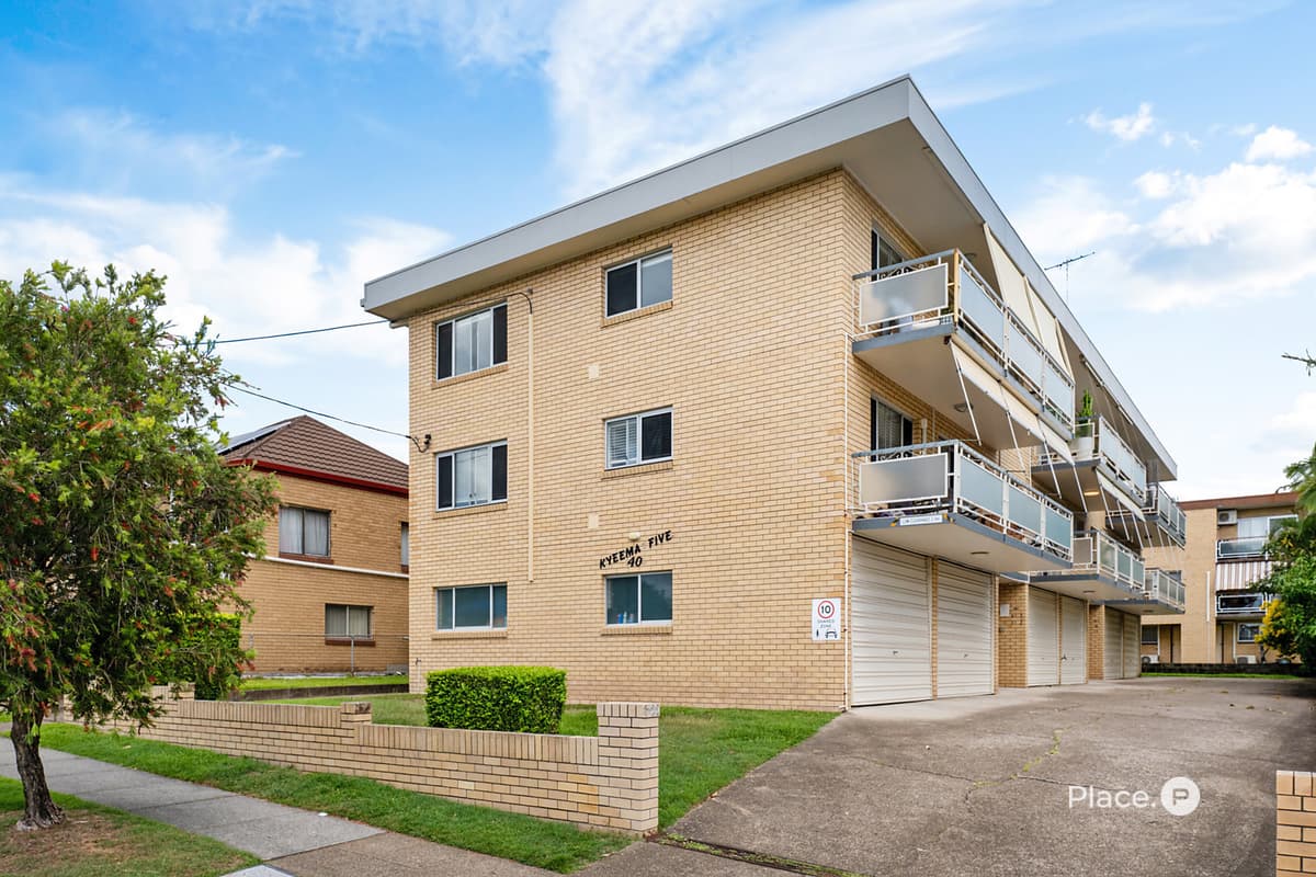2/40 Dunellan Street, Greenslopes