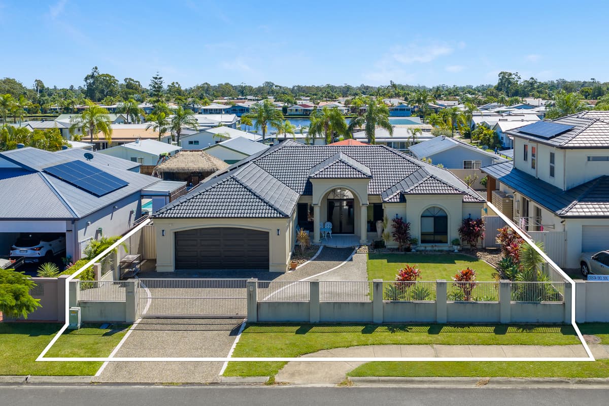 18 Costa Del Sol Avenue, Coombabah