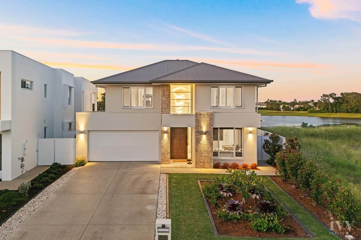 9220 Peter Senior Drive, Hope Island