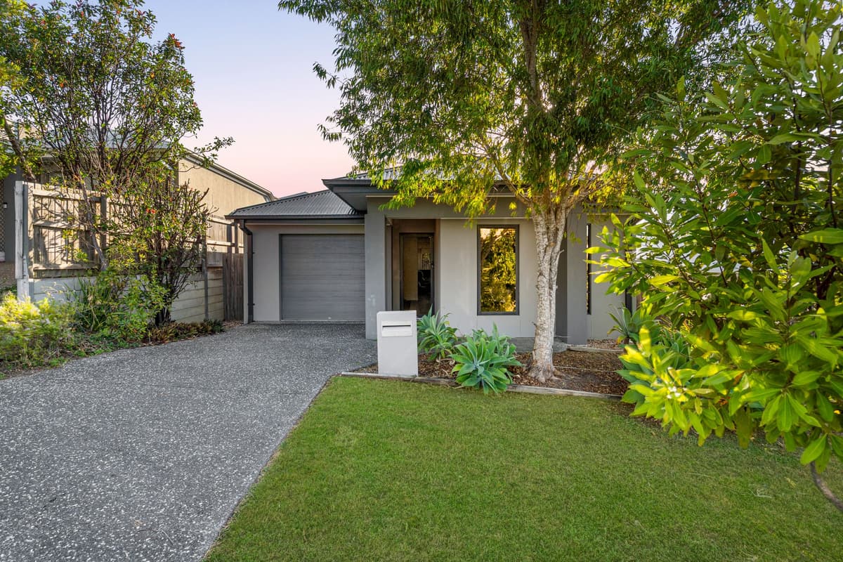 8 Brampton Crescent, Springfield Lakes