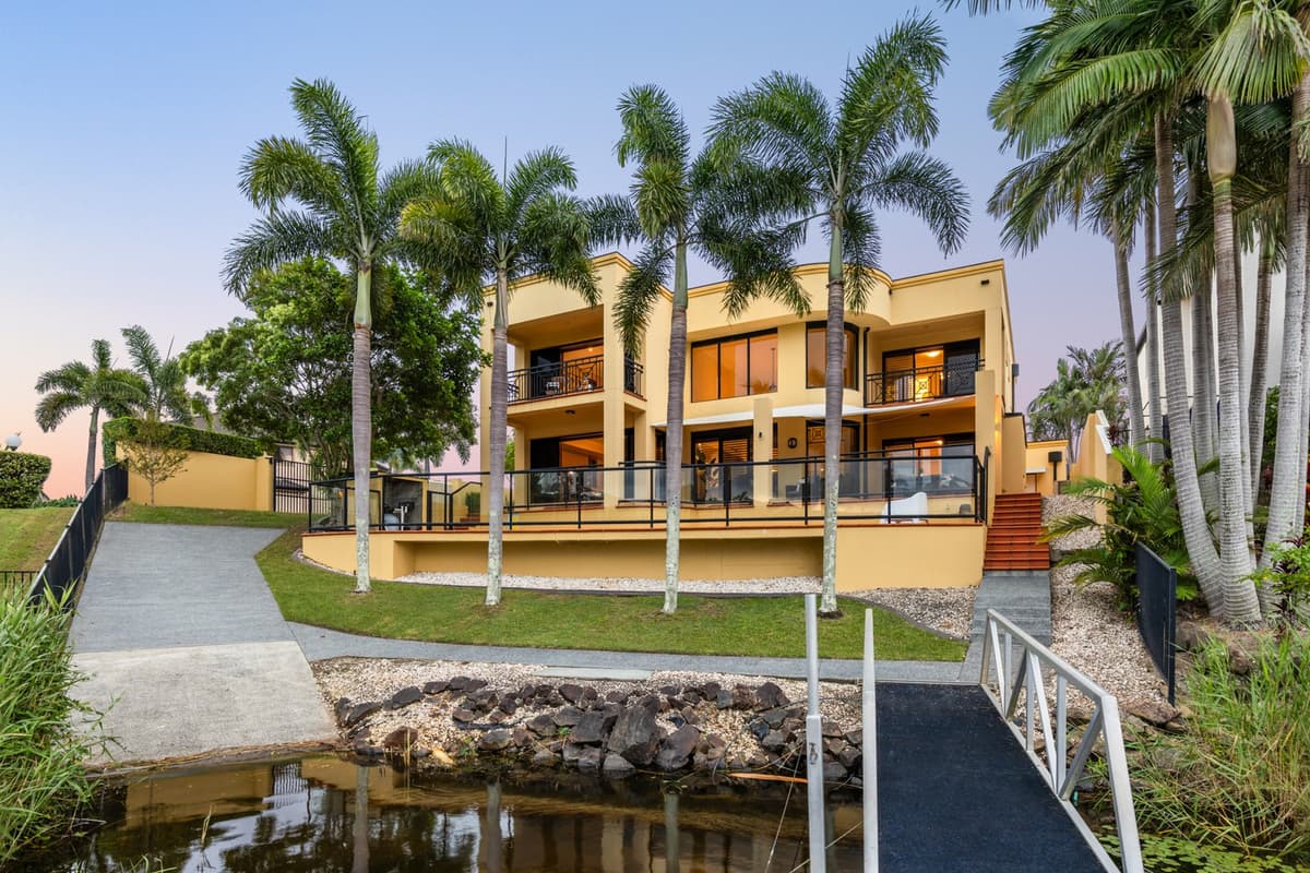 34 Clear Water Bay Avenue, Clear Island Waters