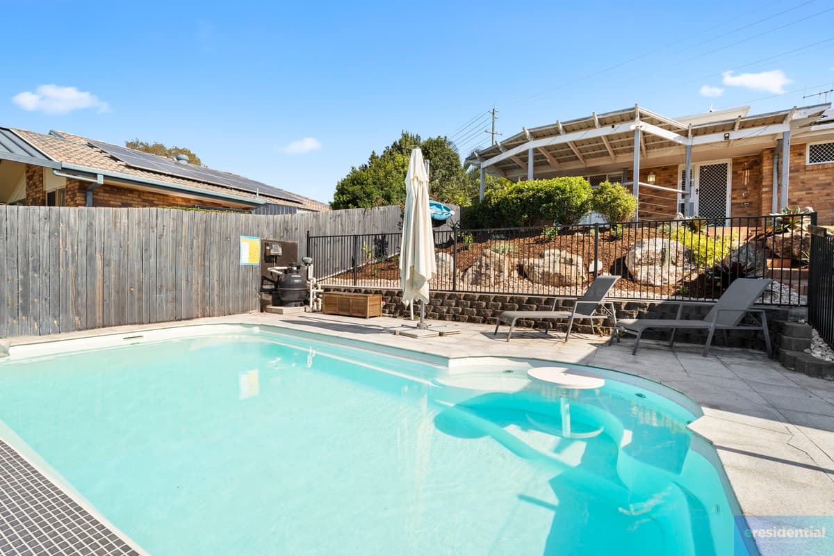 8 Kuter Court, Edens Landing